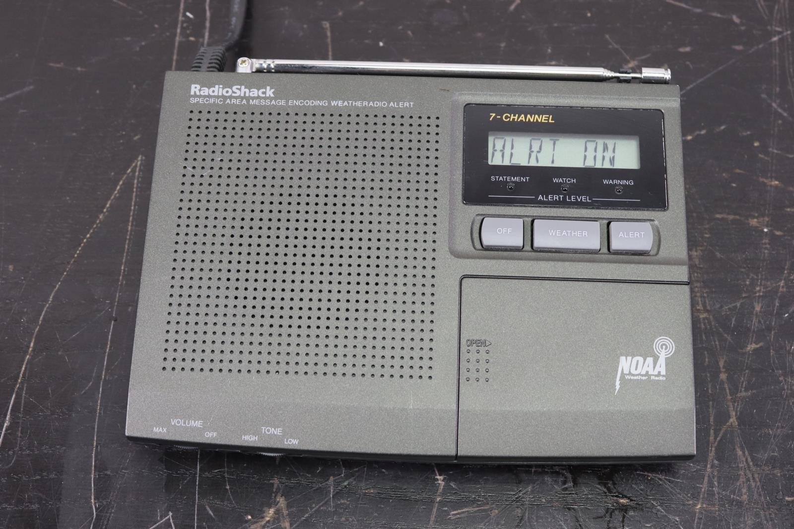 Radio Shack NOAA 7 Channel Weather Alert Weather Radio 12-250