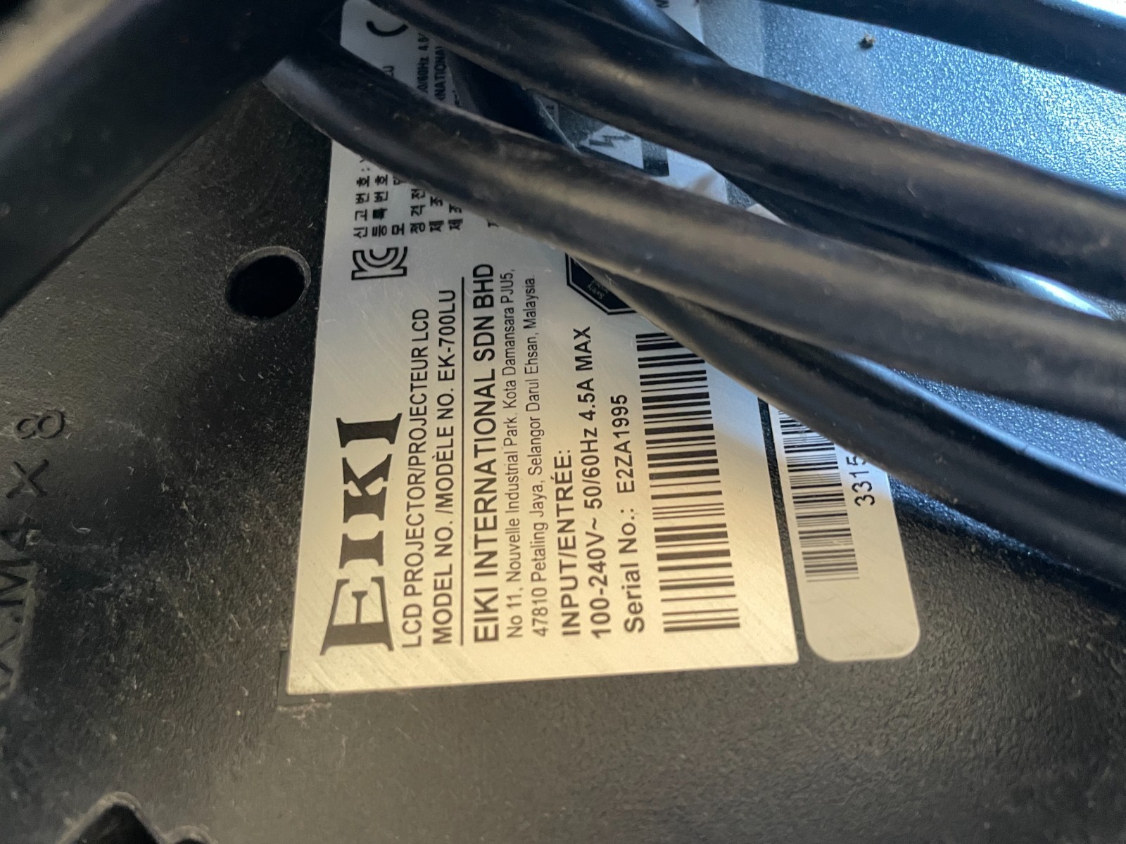 Eiki LCD projector EK–700 LU