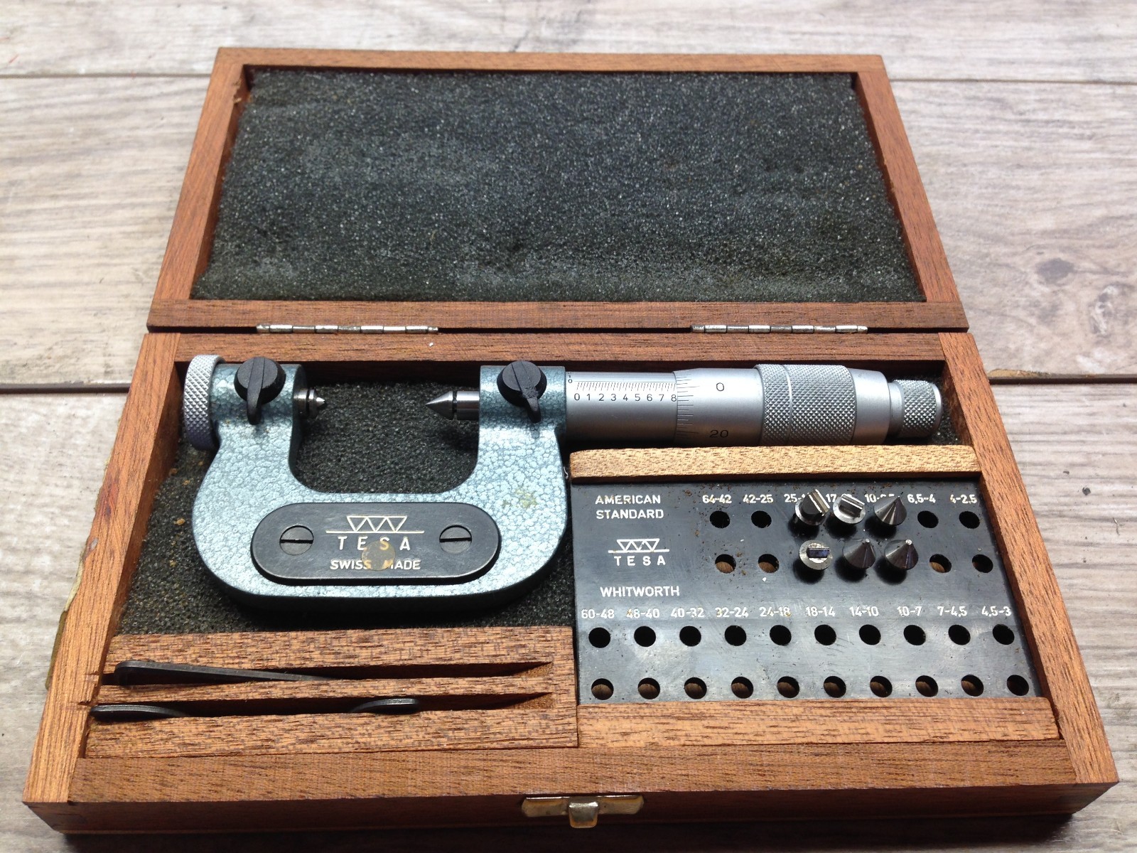 NICE SWISS TESA 0 - 1" .0001 " THREAD MICROMETER + ANVILS & CASE