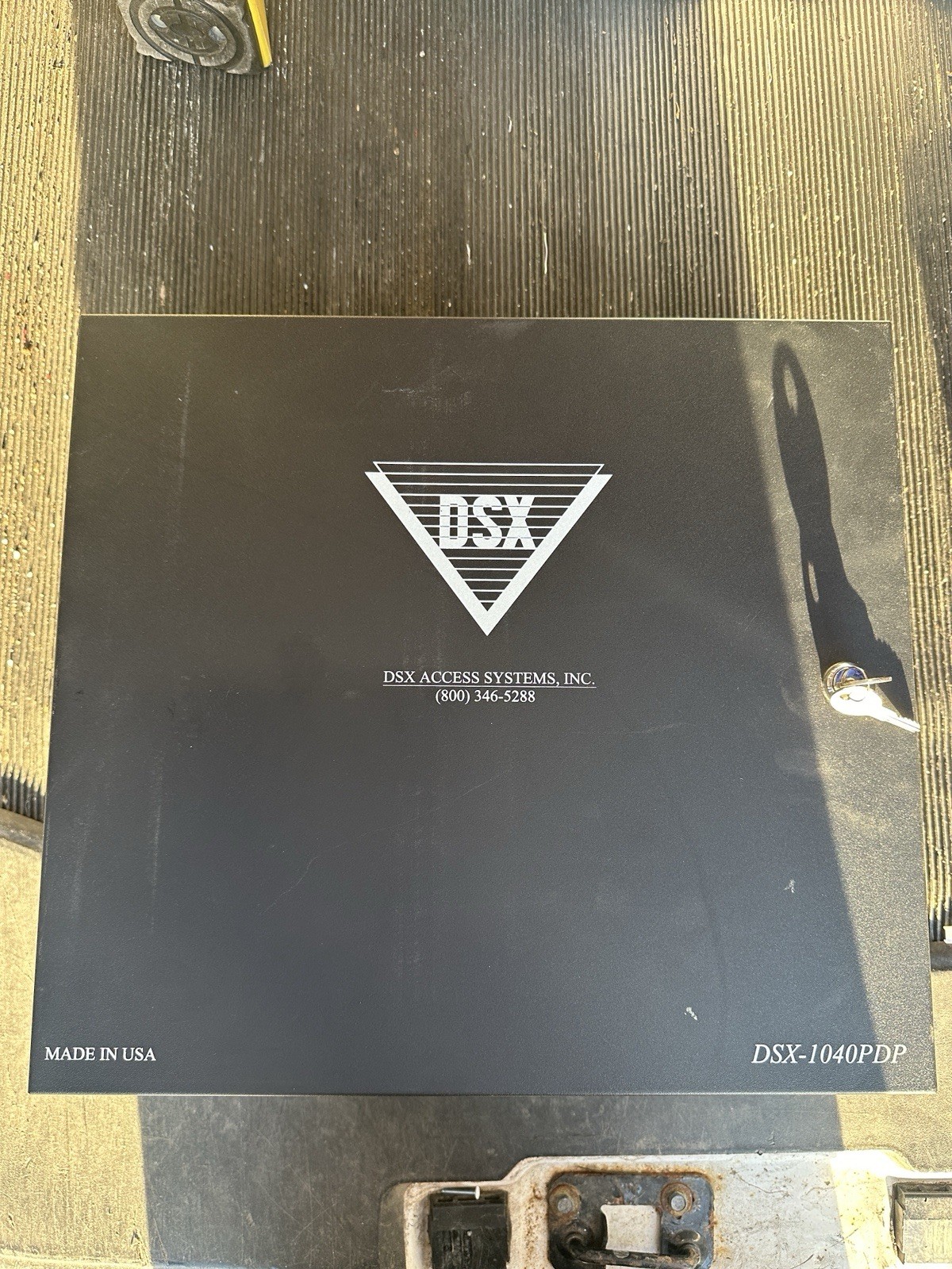 DSX DSX-1040PDP DOOR CONTROLLER POWER SUPPLY PANEL 1040 SERIES (w/ Key)