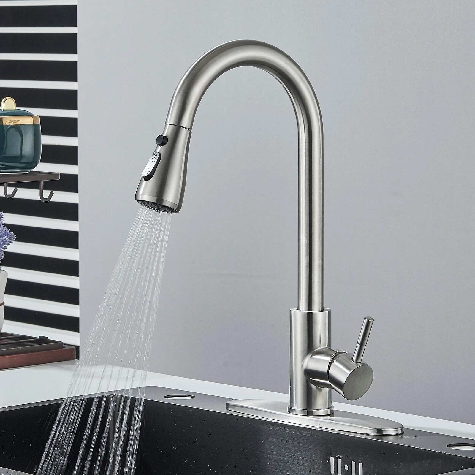 Stainless Steel Kitchen Faucet Single Handle Pull Down Sprayer with Deck Plate