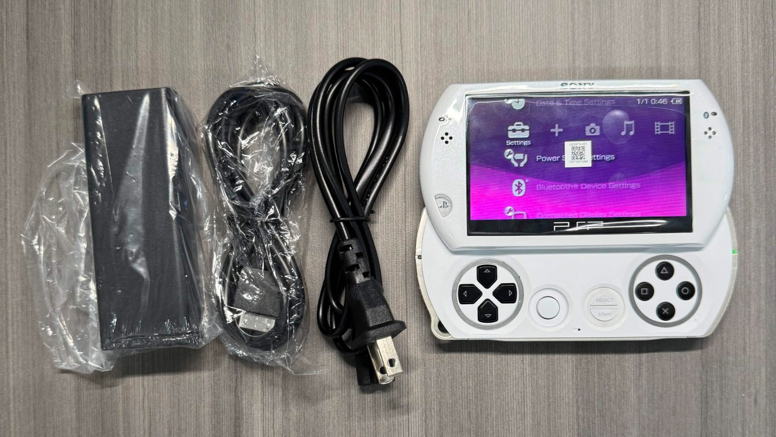 Sony PSP Go – New Shell, Brand New Screen & Battery – Fully Working