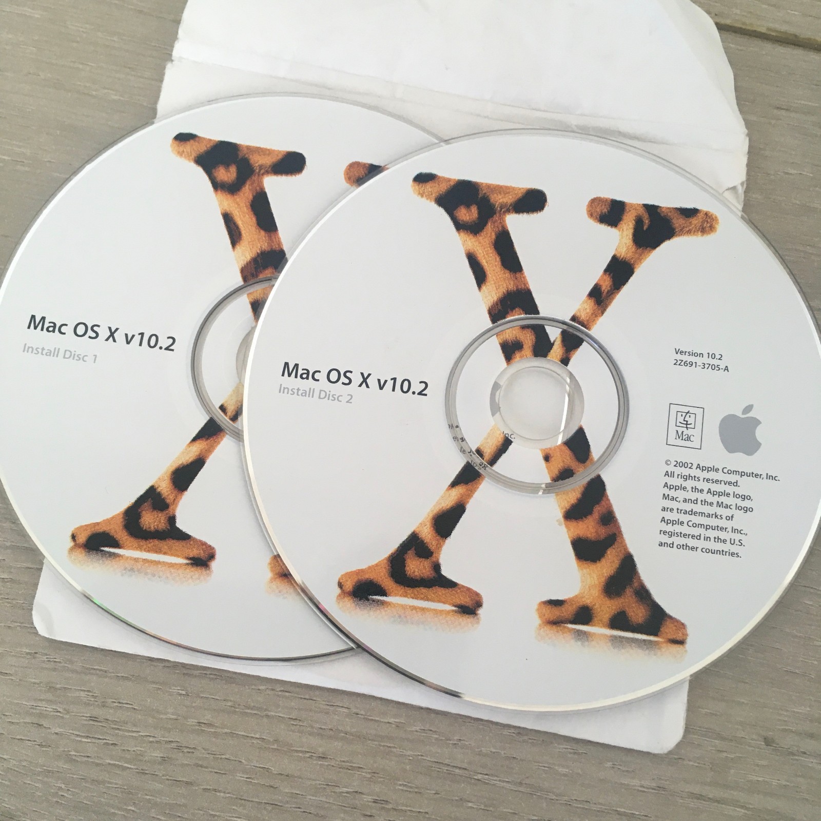 Apple Mac OS X v10.2 Install Discs 1 & 2 + developer tools
