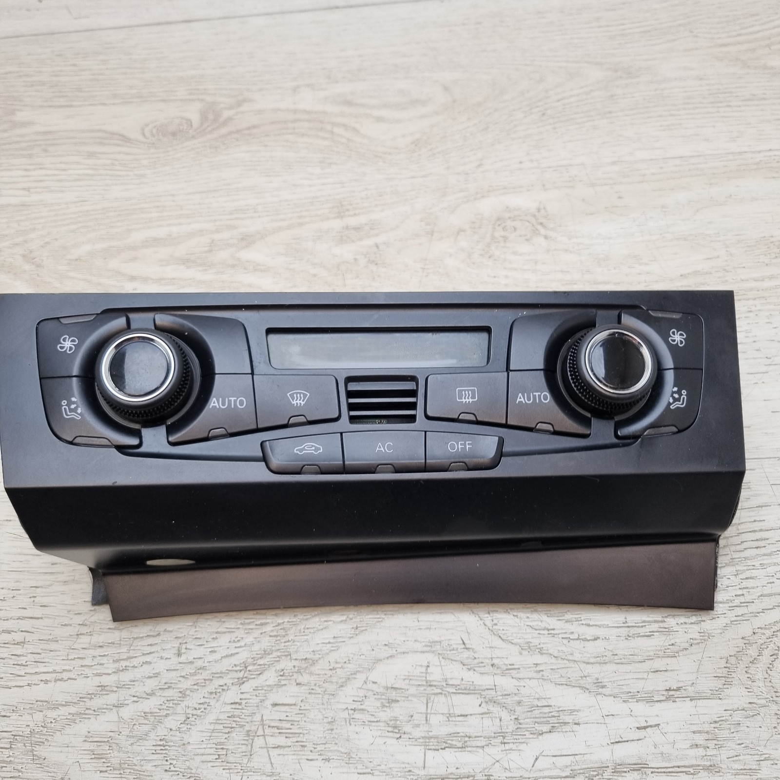 AUDI A5 8F CABRIO AC CLIMATE HEATER CONTROL PANEL SWITCH 8T2820043AF