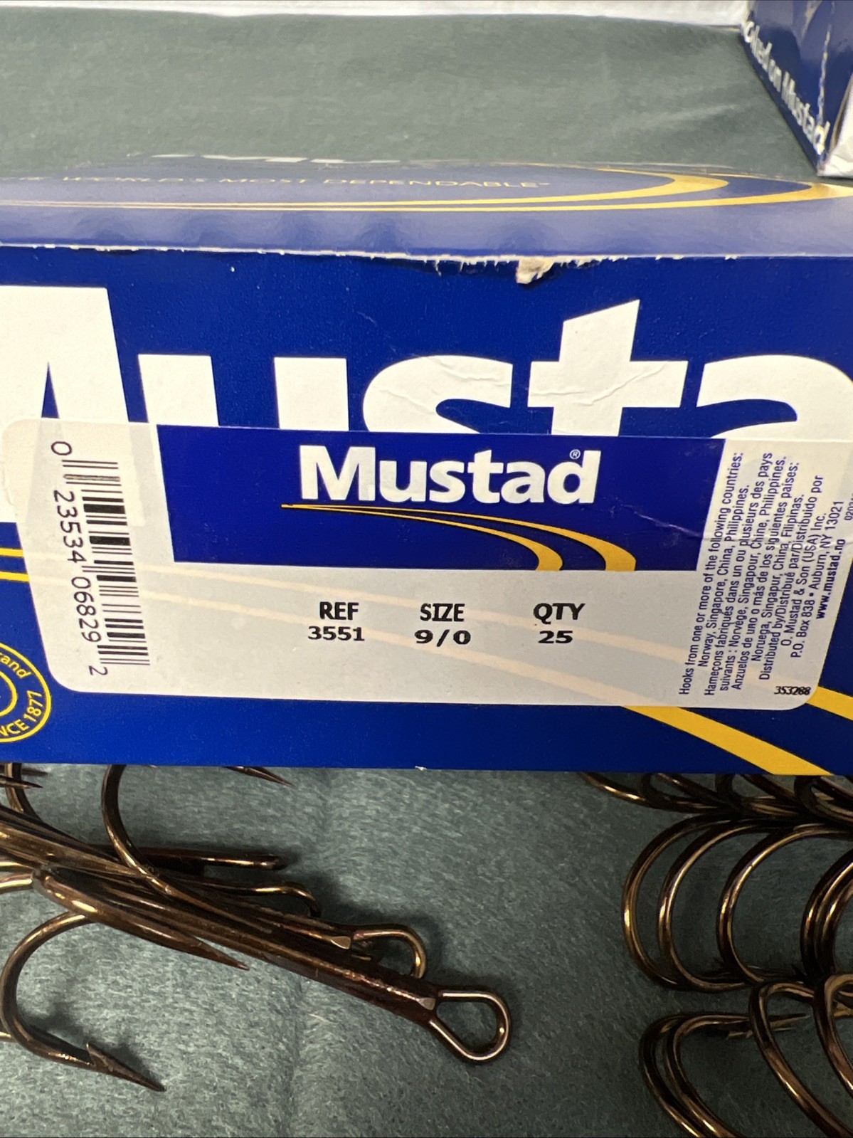 25 Pack Mustad 3551 Size 9/0 Bronze Ringed Style Treble Hooks