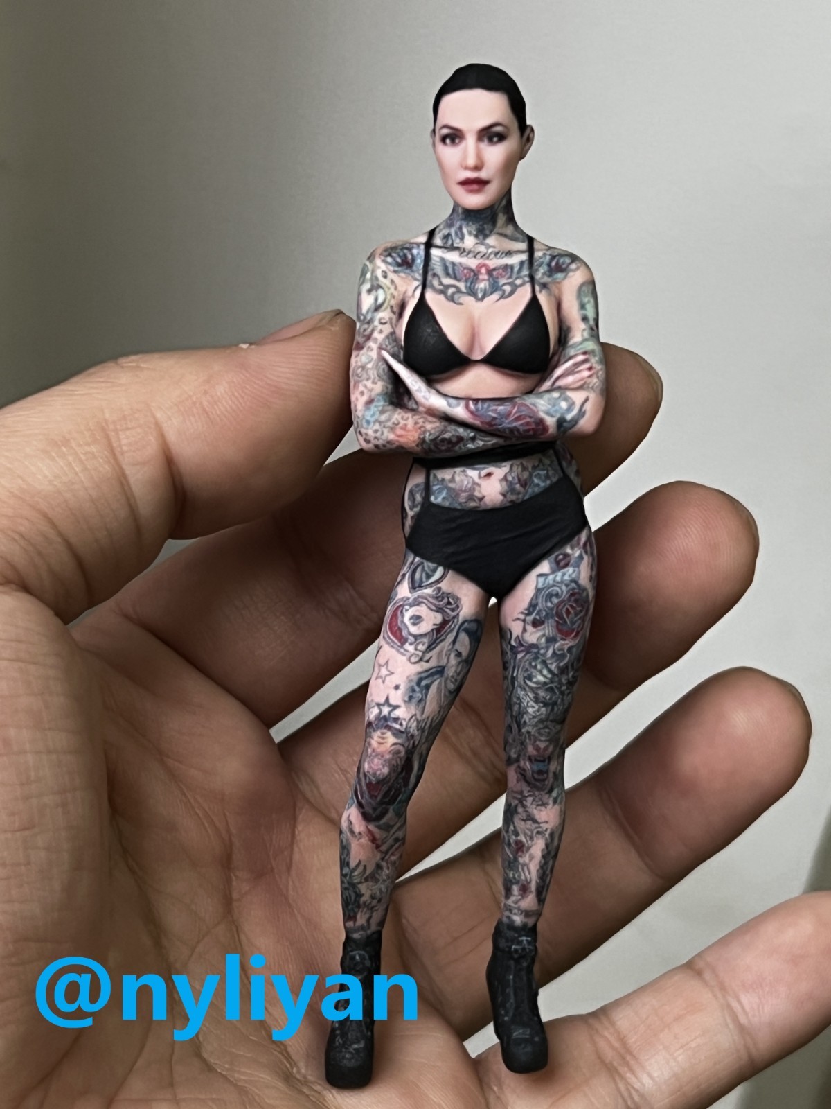 1/18 Miniatures Tattoo Beauty Cool Girl Scene Props Figures For Cars Vehicles