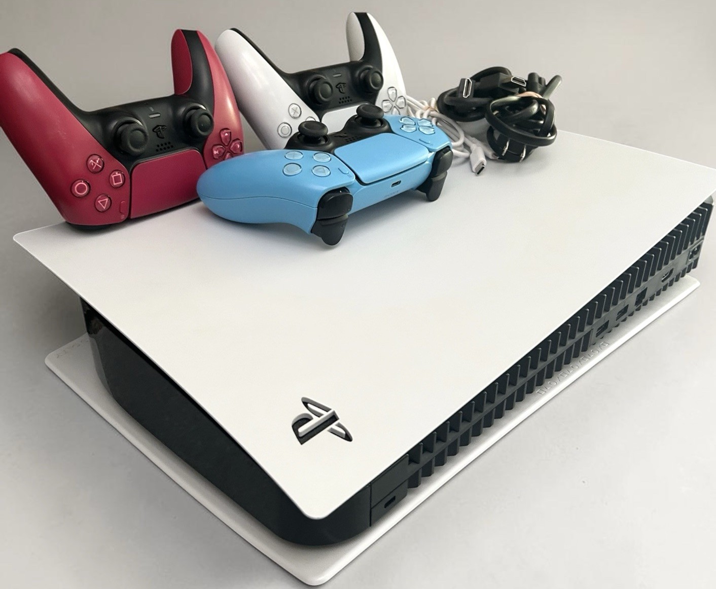 Sony PS5 CFI-1015A Console Bundle + 3 Wireless DualSense Controllers + Cables