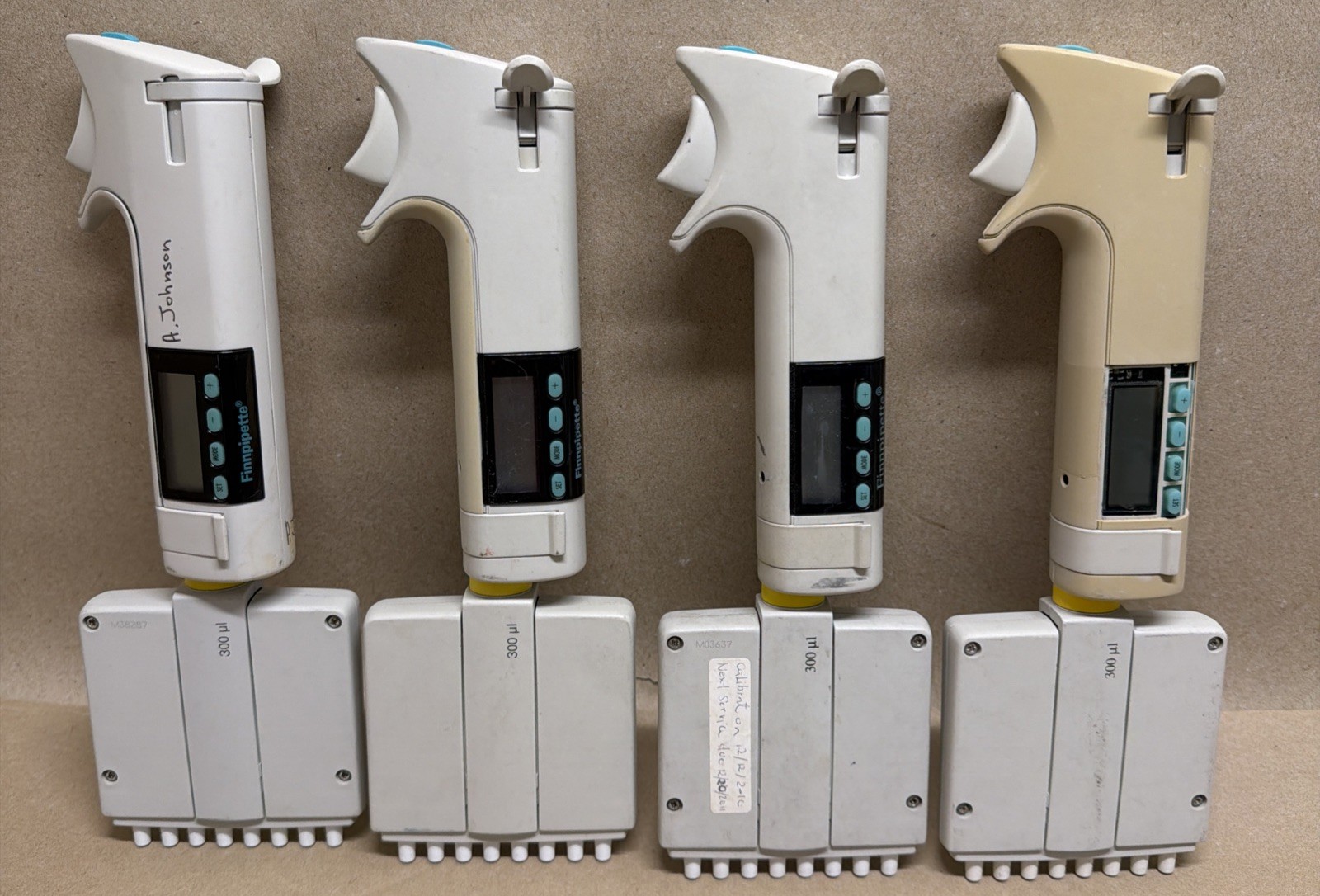 Thermo Labsystems Finnpipette 300µl 8-Channel Electronic Pipette  Lot of 4