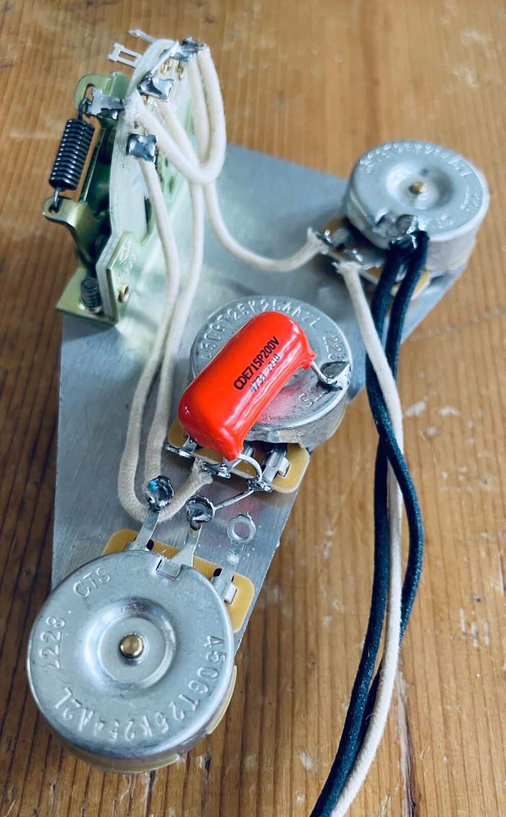Fender Stratocaster Wiring Harness 250k CTS Pots USA CRL 5 Way .047 Orange Drop