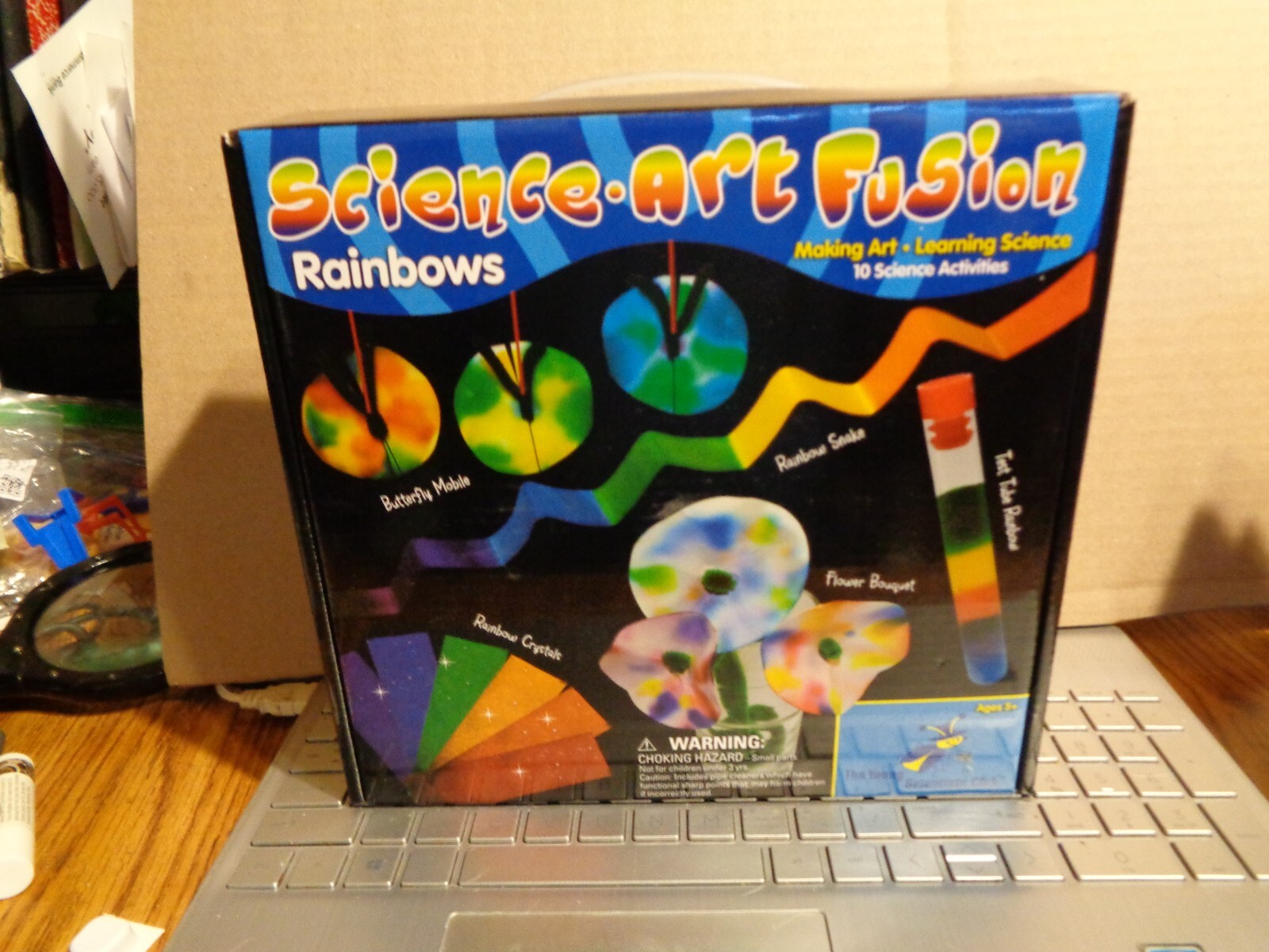Young Scientists Club WH-925-1164 Science Art Fusion Rainbows Kit 10 Experiments