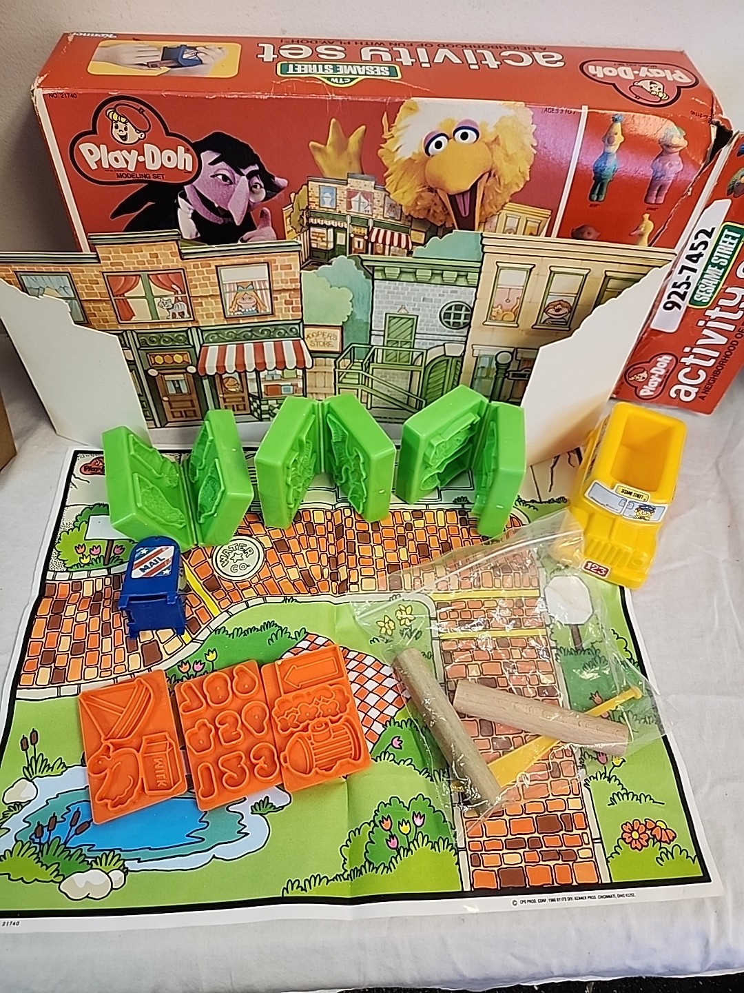 Vintage Sesame Street Muppets Play Doh Activity Set #21740  Molds 1980