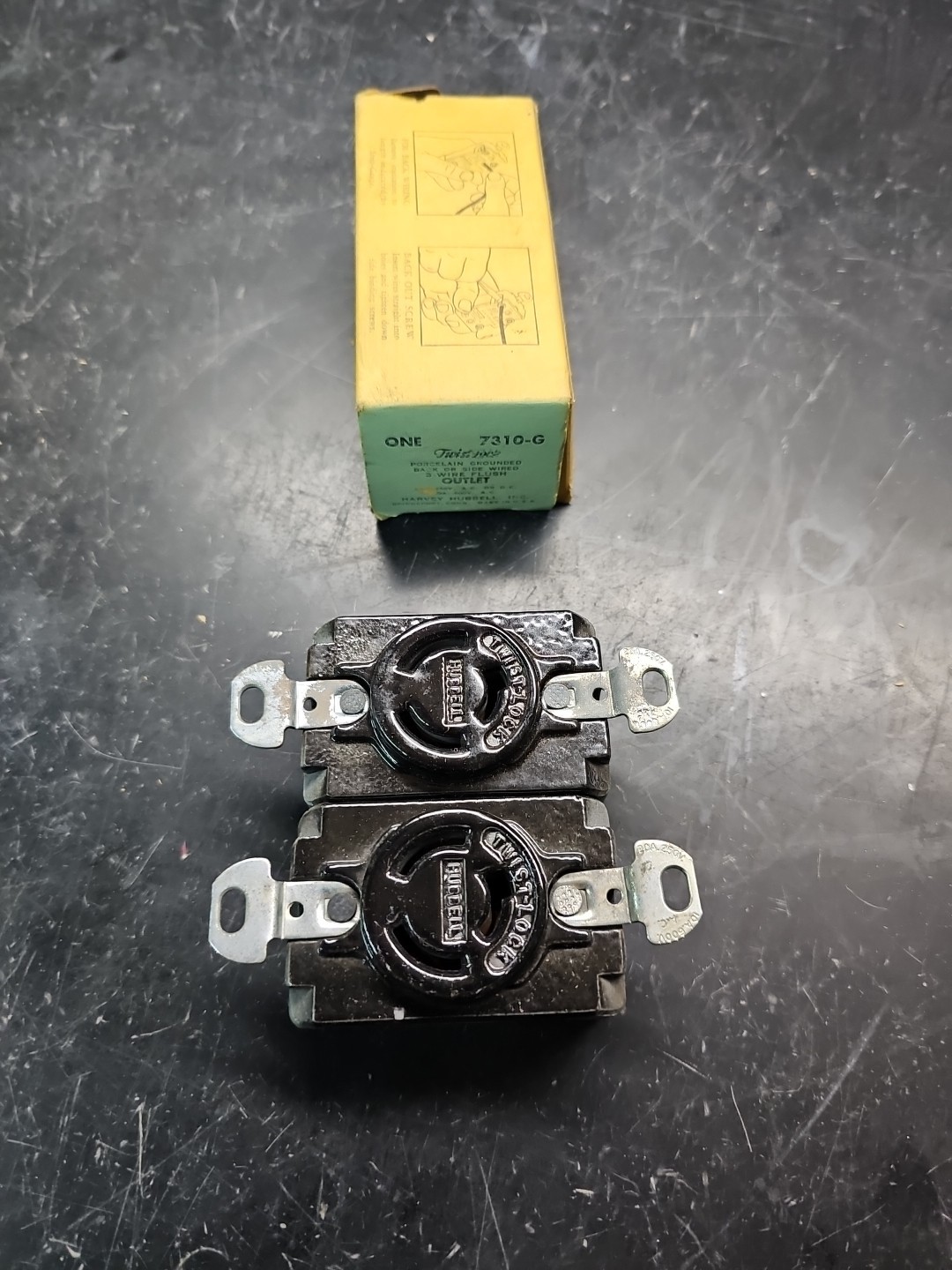 Lot 2  HUBBELL 7310-BG 3-WIRE TWIST-LOCK RECEPTACLE 20A 250V 10A 600VAC 7310G