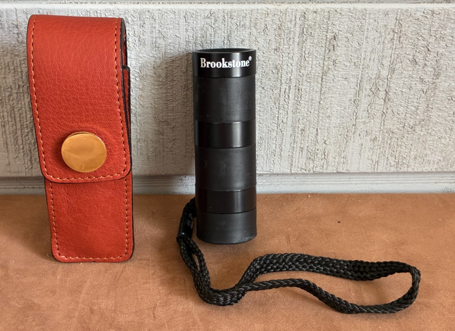 BROOKSTONE Black Golf Scope 5 x 20 mm w/Strap & Leather Carrying Case