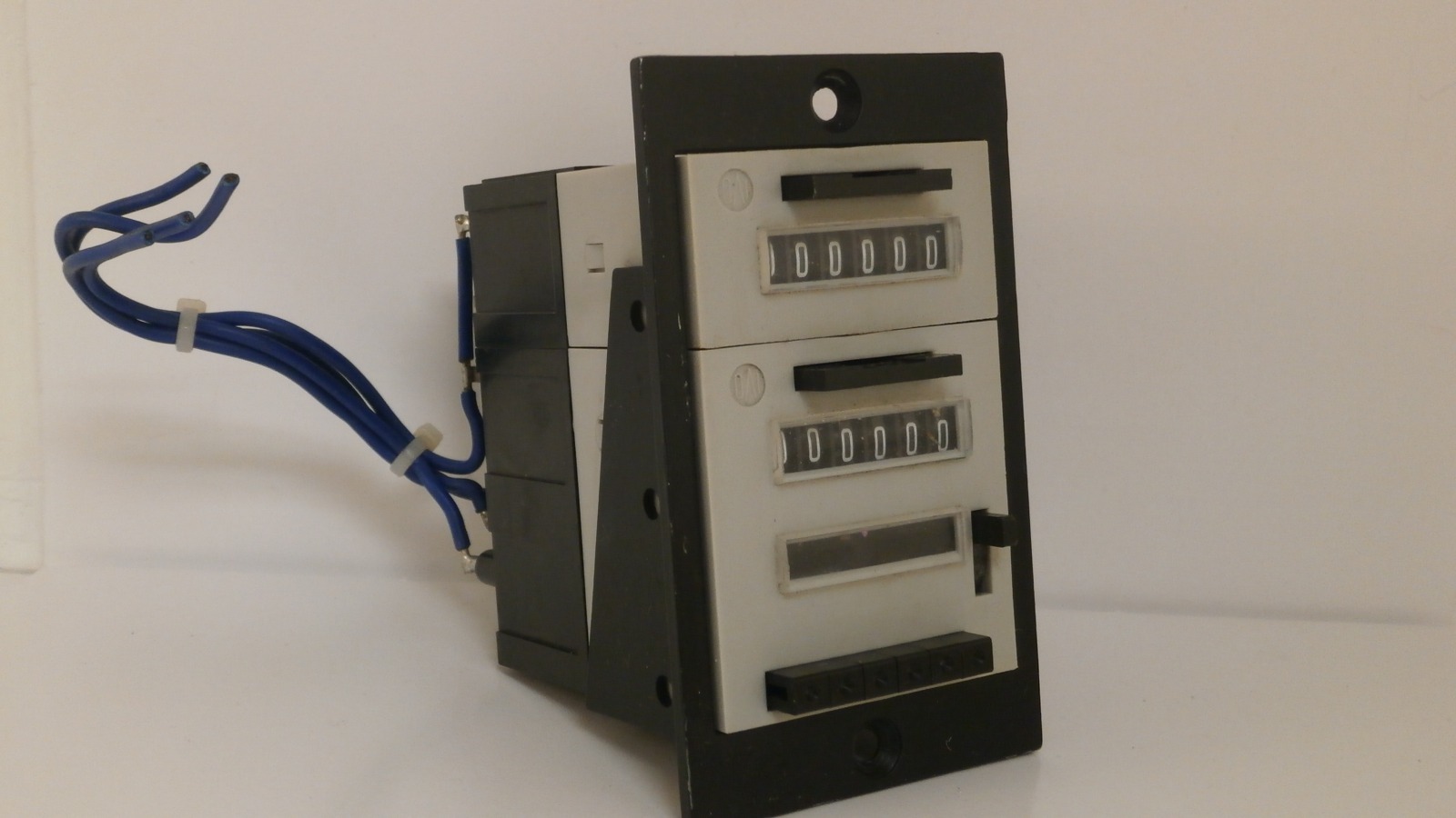 IVO 6 DIGIT DOUBLE STACKED COUNTER  24VDC
