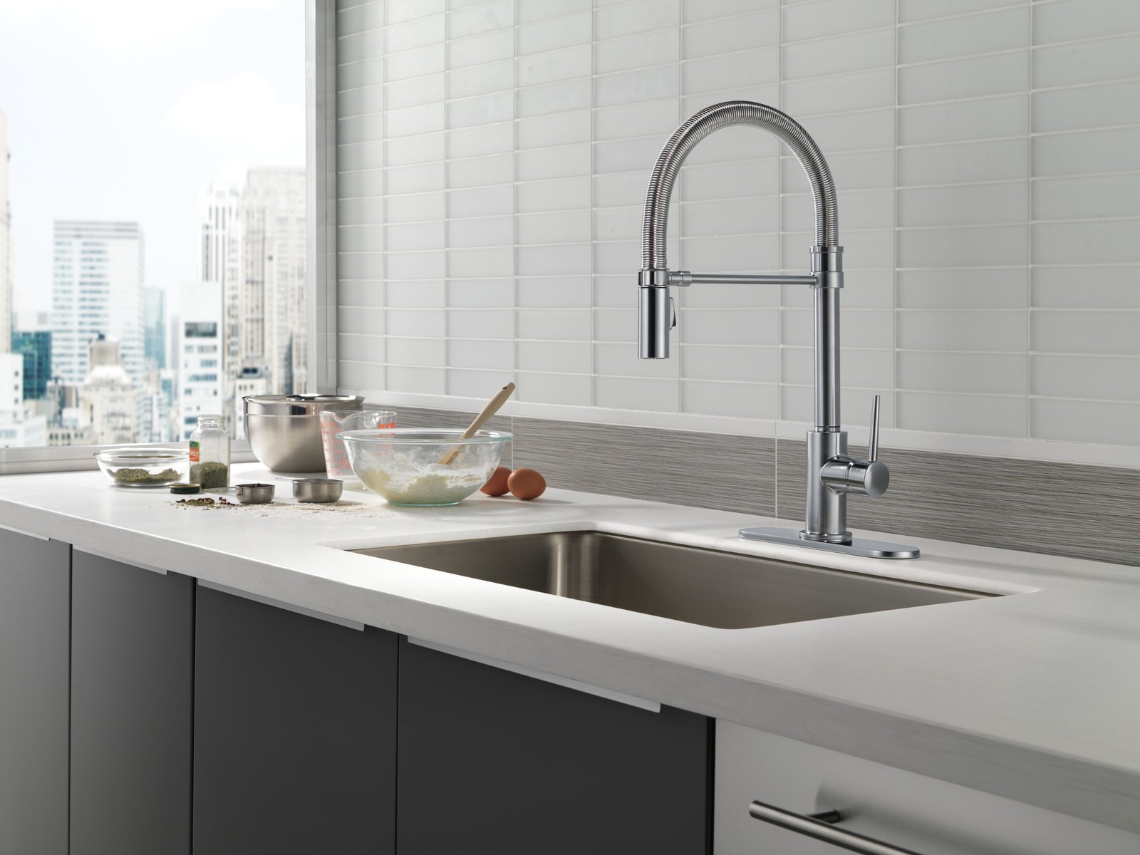 Delta Trinsic Single-Handle Pull-Down Spring Kitchen Faucet - Arctic Stainless