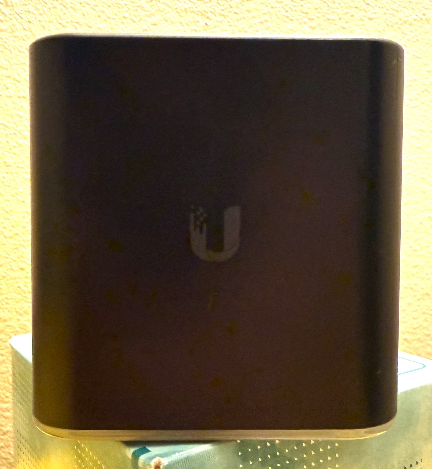 Ubiquiti airCube AC Dual-Band 802.11ac Wi-Fi Router PoE In/Out, Model ACB-AC-US