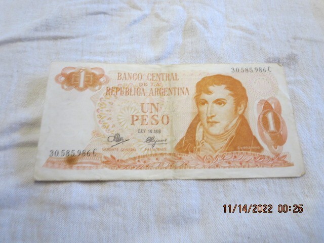 One Vintage Bank Note Banco Central De La Republica Argentina WWII vintage.