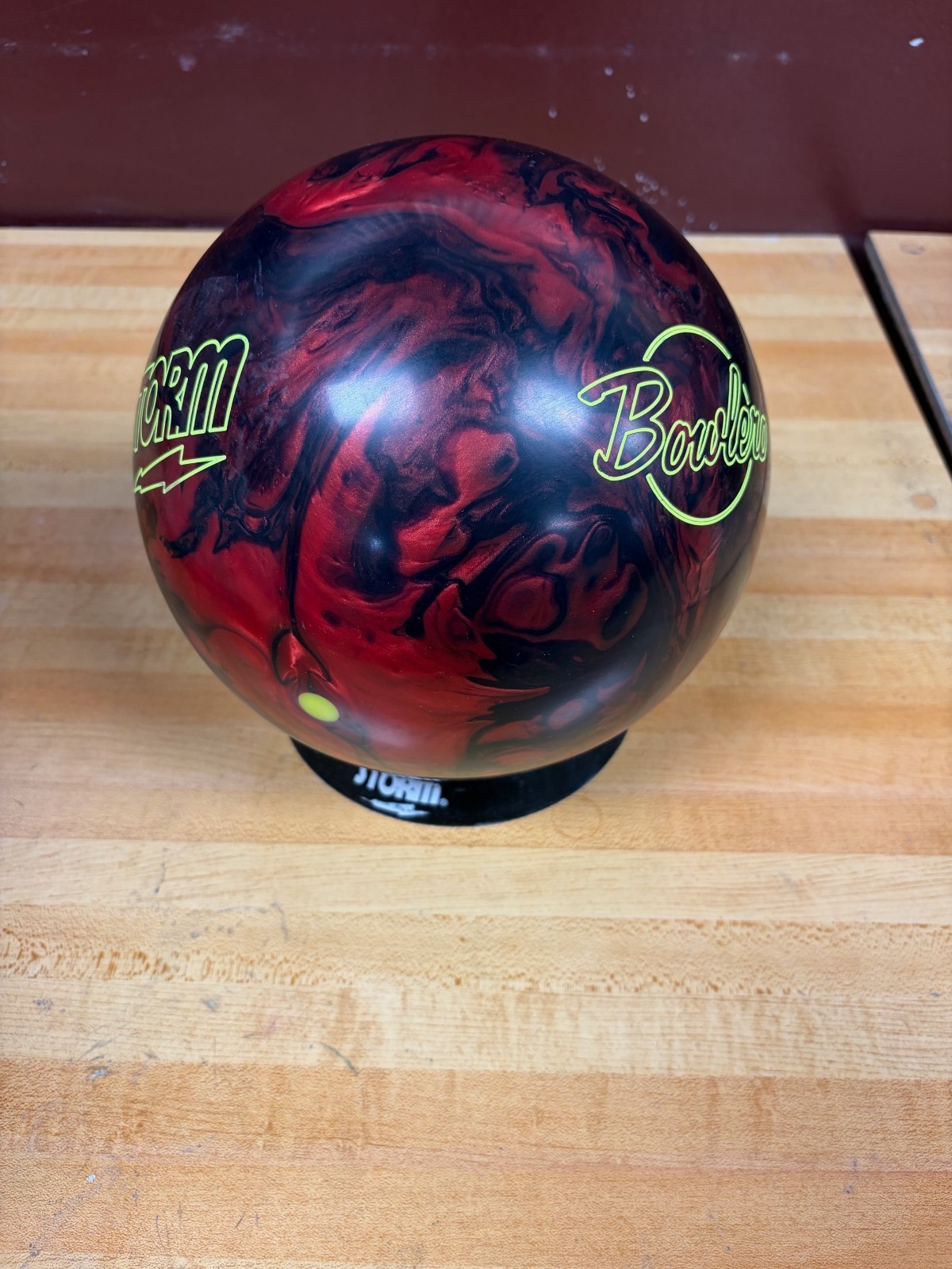 Storm Bowlero Hyroad Bowling Ball 15lb without original box