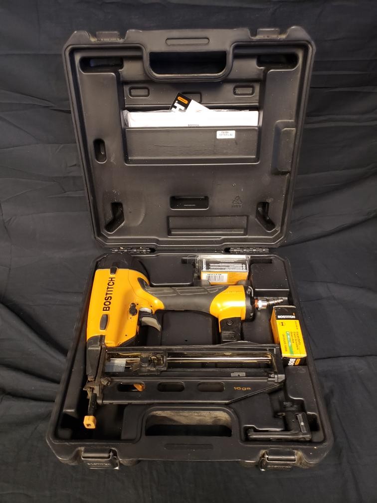 BOSTITCH FN1664 16GA FINISH NAILER IN HARD CASE (24591-2)