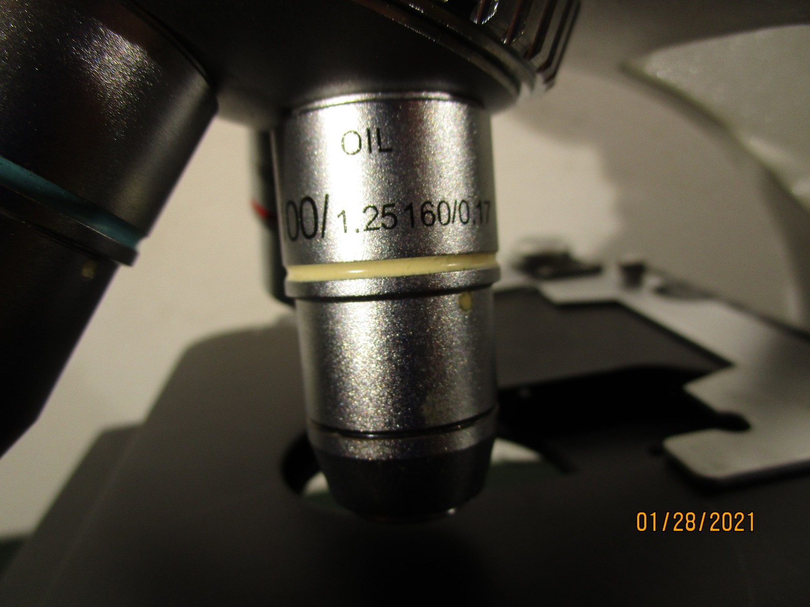 Unico G380 Microscope w Four Objectives