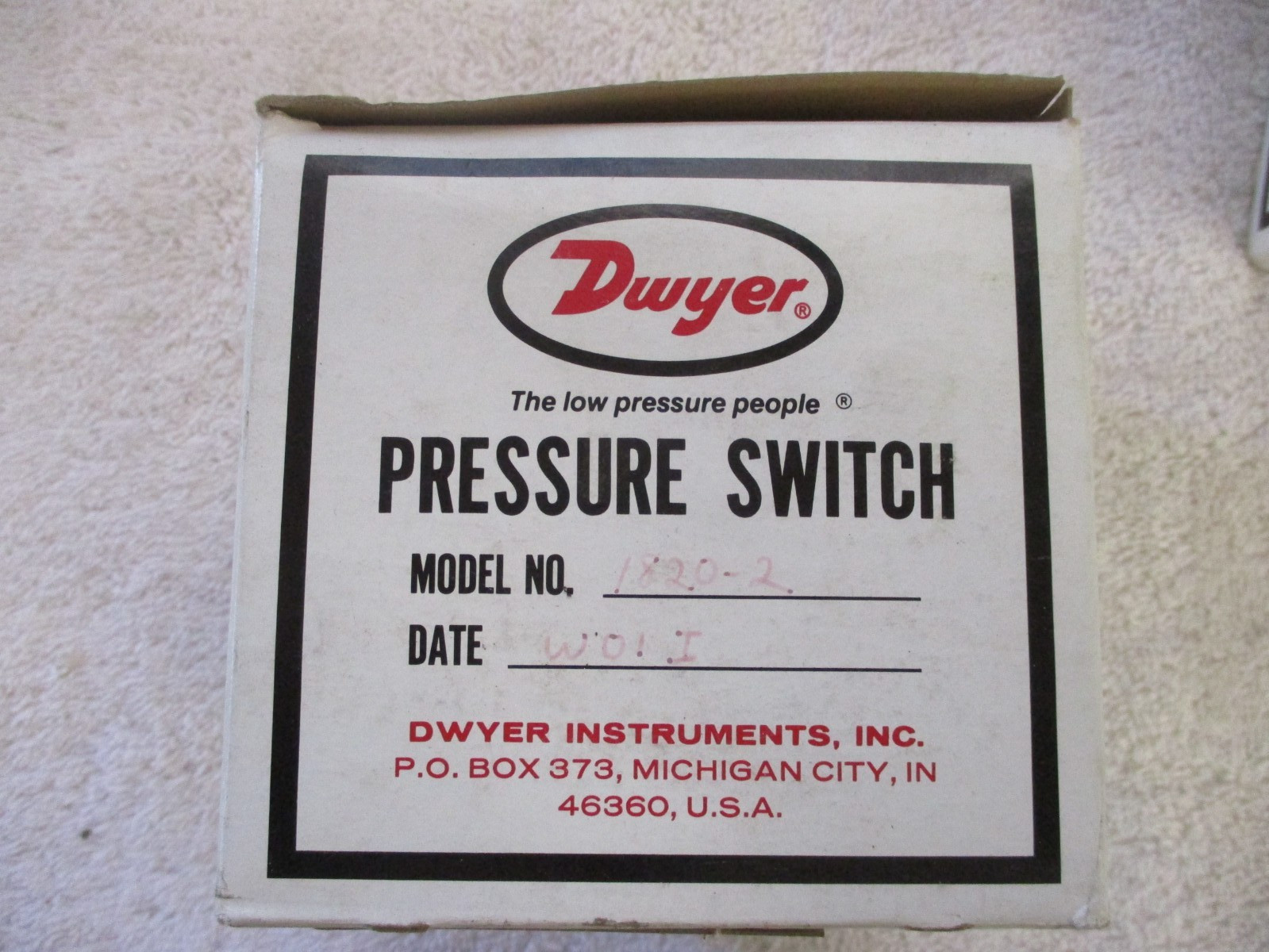 NIB Dwyer Instruments Series 1800 Pressure Switch        1820-2