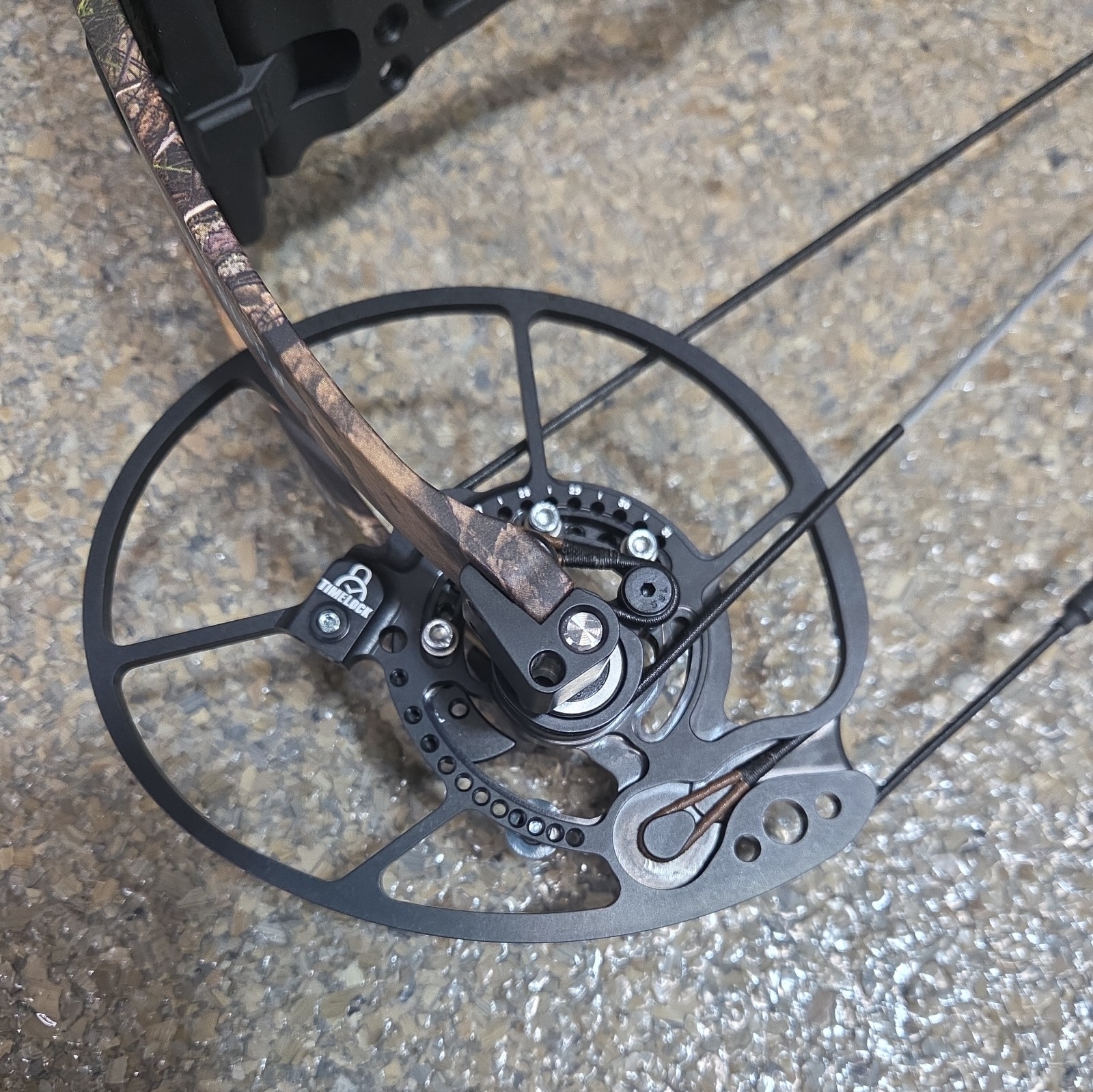 Bowtech CORE SS 40-50# RH Loaded!