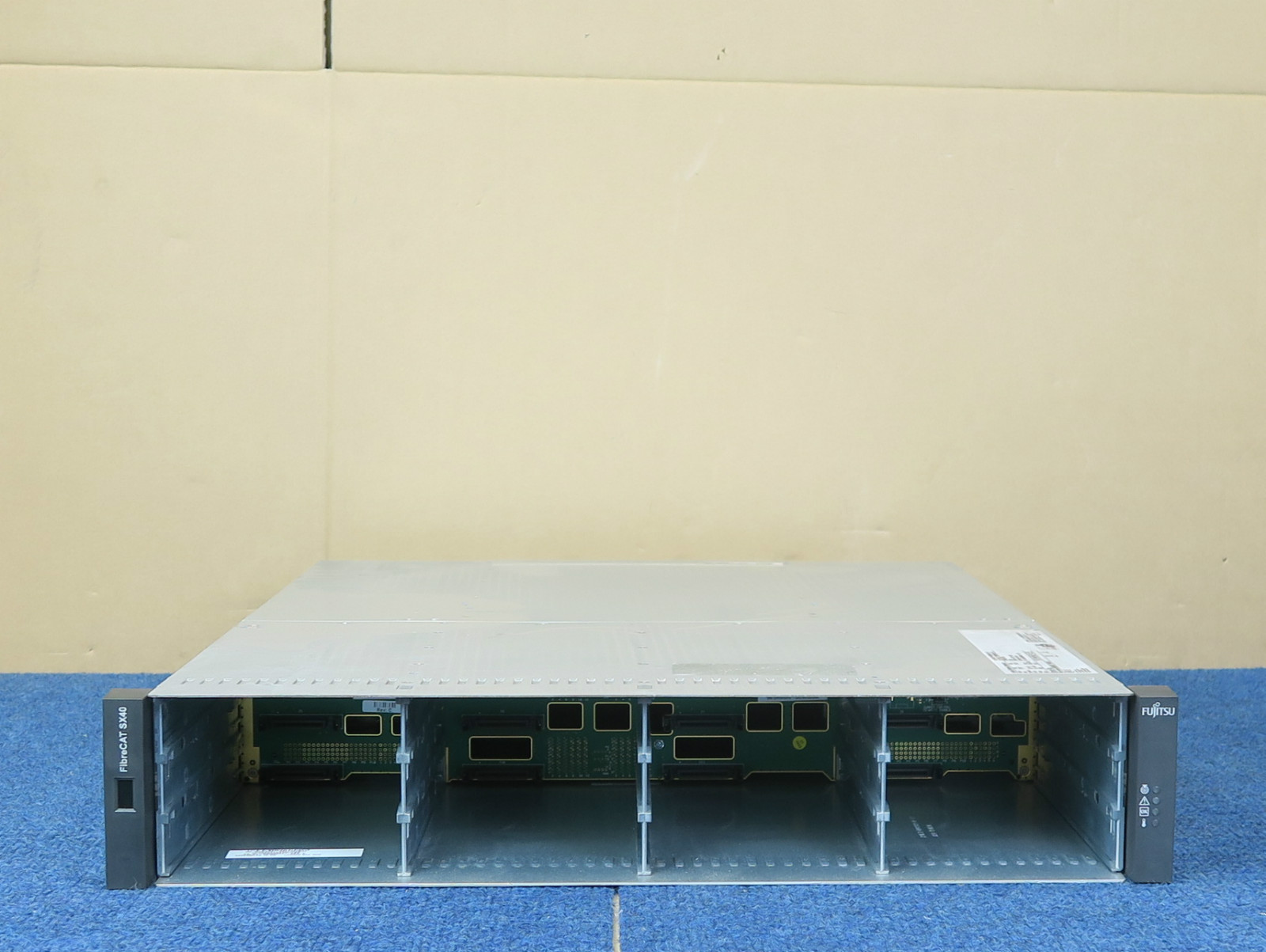 Fujitsu FibreCAT SX40 12xSAS Bay Enclosure 2xPSU 1xController  S26361-K1122-V200