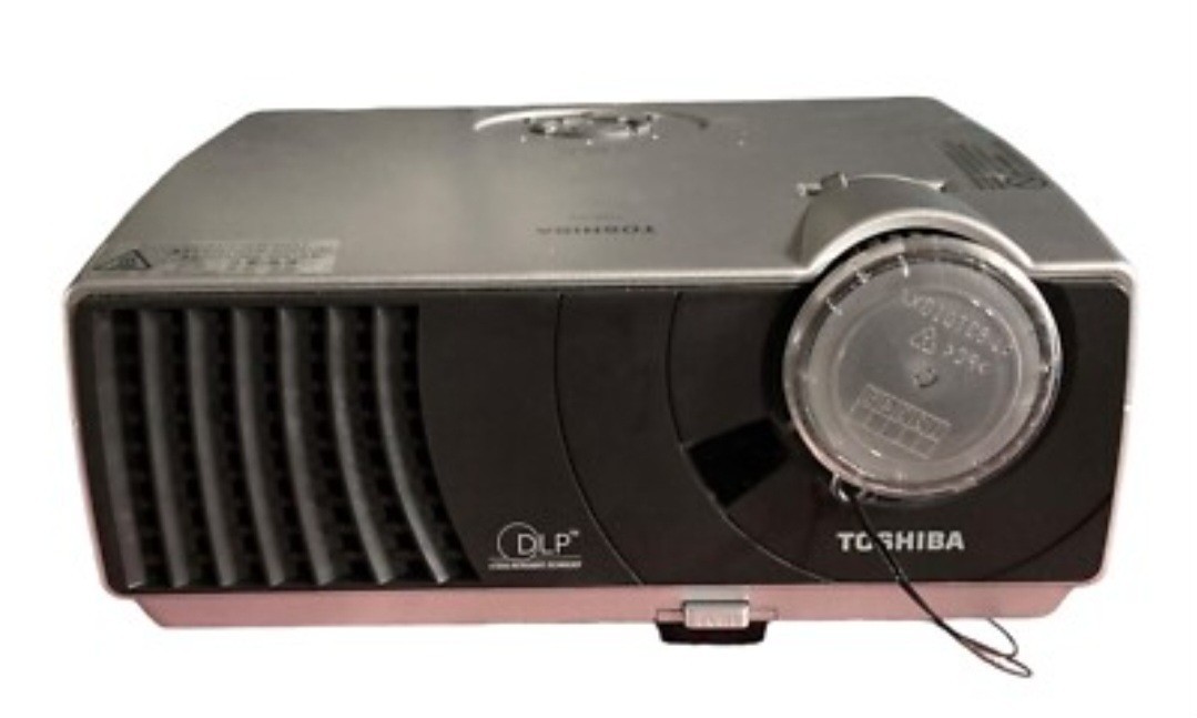 Toshiba TDP-T9 AC 100-240V Portable Data Projector With Adapter