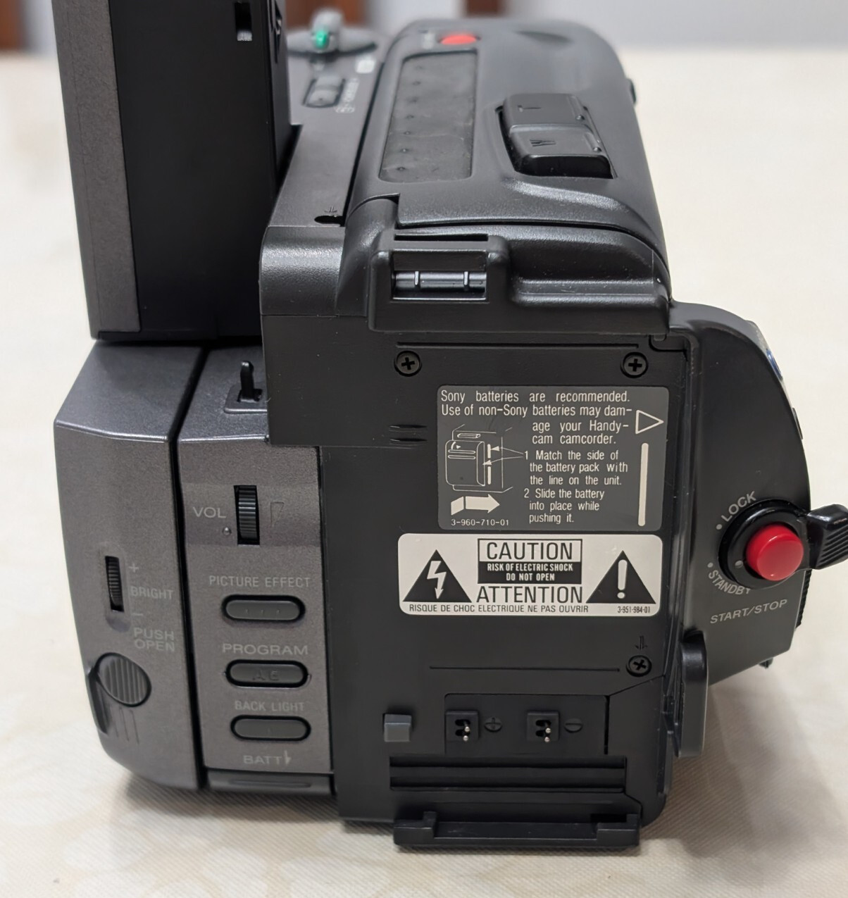 Sony Handycam CCD-TRV40 Video8 with 2 Batteries - UNTESTED, PARTS ONLY