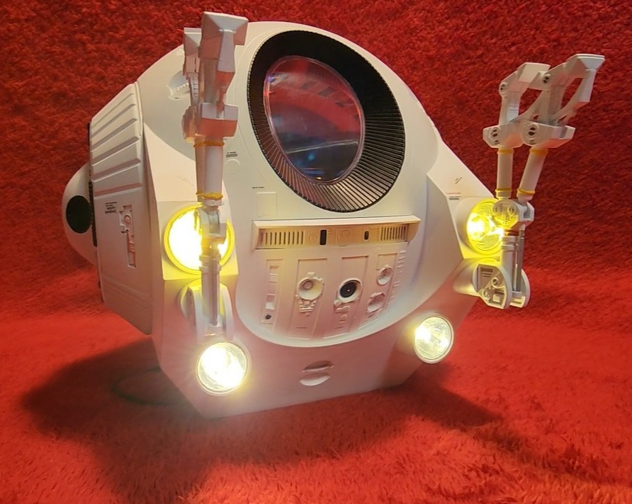 2001: A Space Odyssey 1:8 Scale REMOTE CONTROL Lighted EVA Pod !!!!