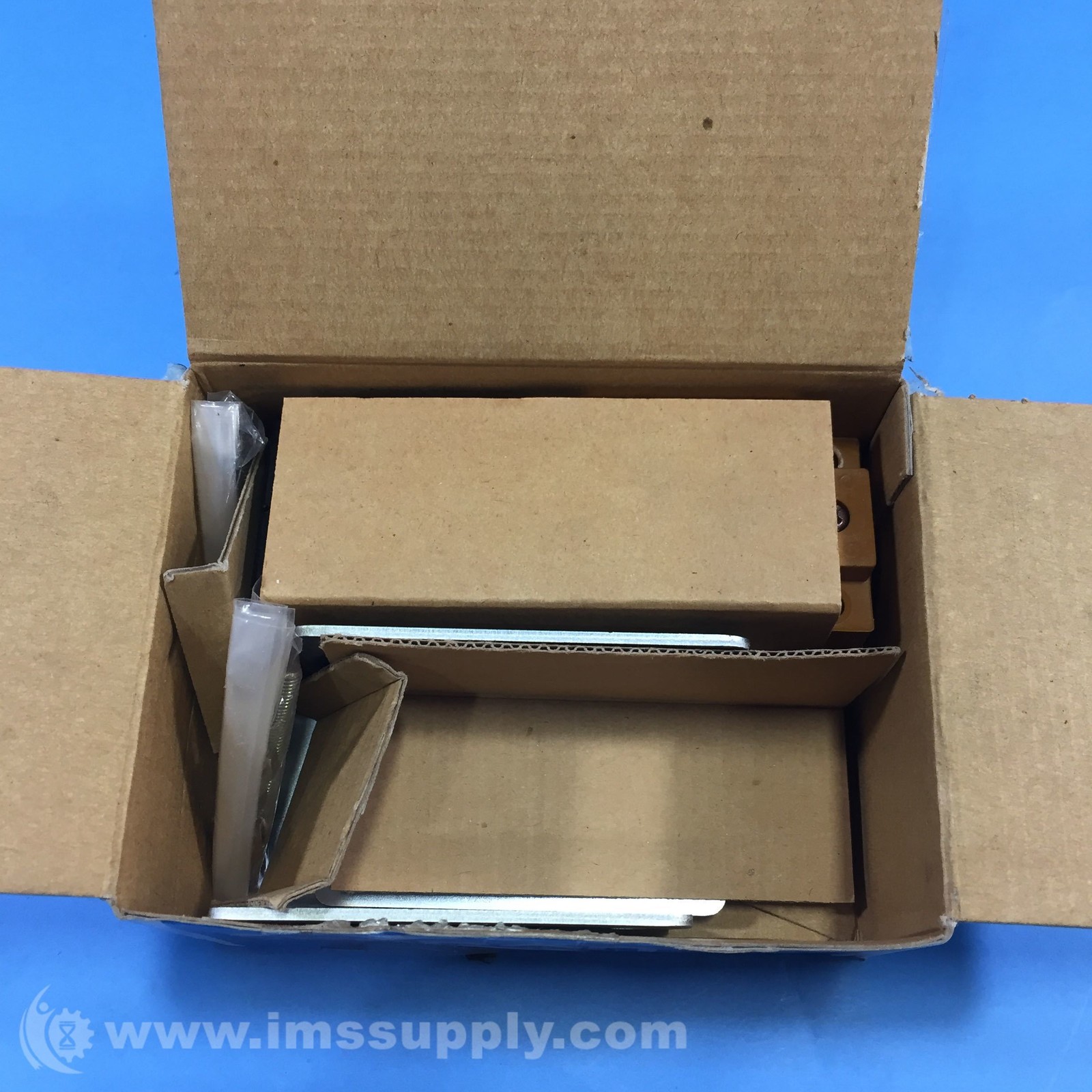 Omron E3N2-50E4-US Photoelectric Switch FNOB