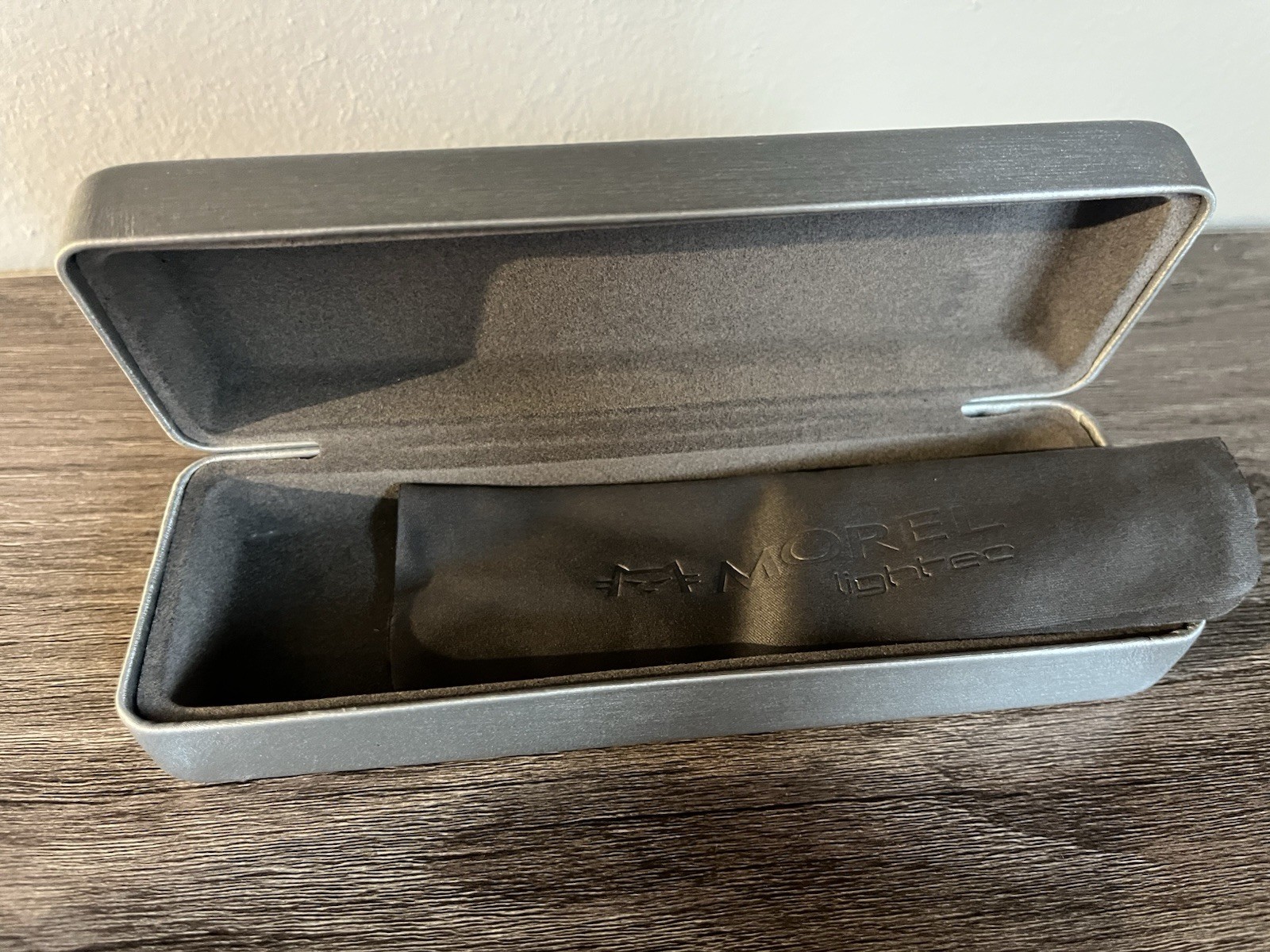NEW Morel Lightec Silver Grey Hard Clamshell Eyeglasses Case & Microfiber Cloth