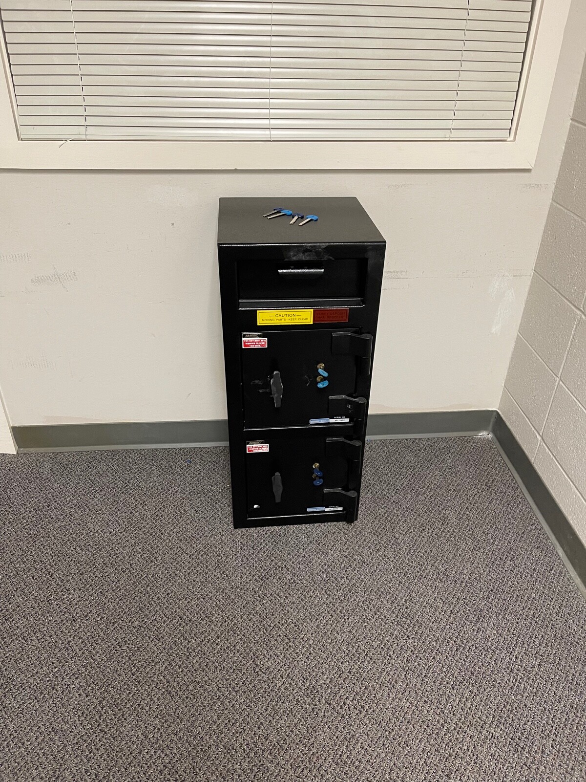 AMSEC FRONT LOAD DEPOSITORY SAFE, Compact Single Door Cash Management Safe