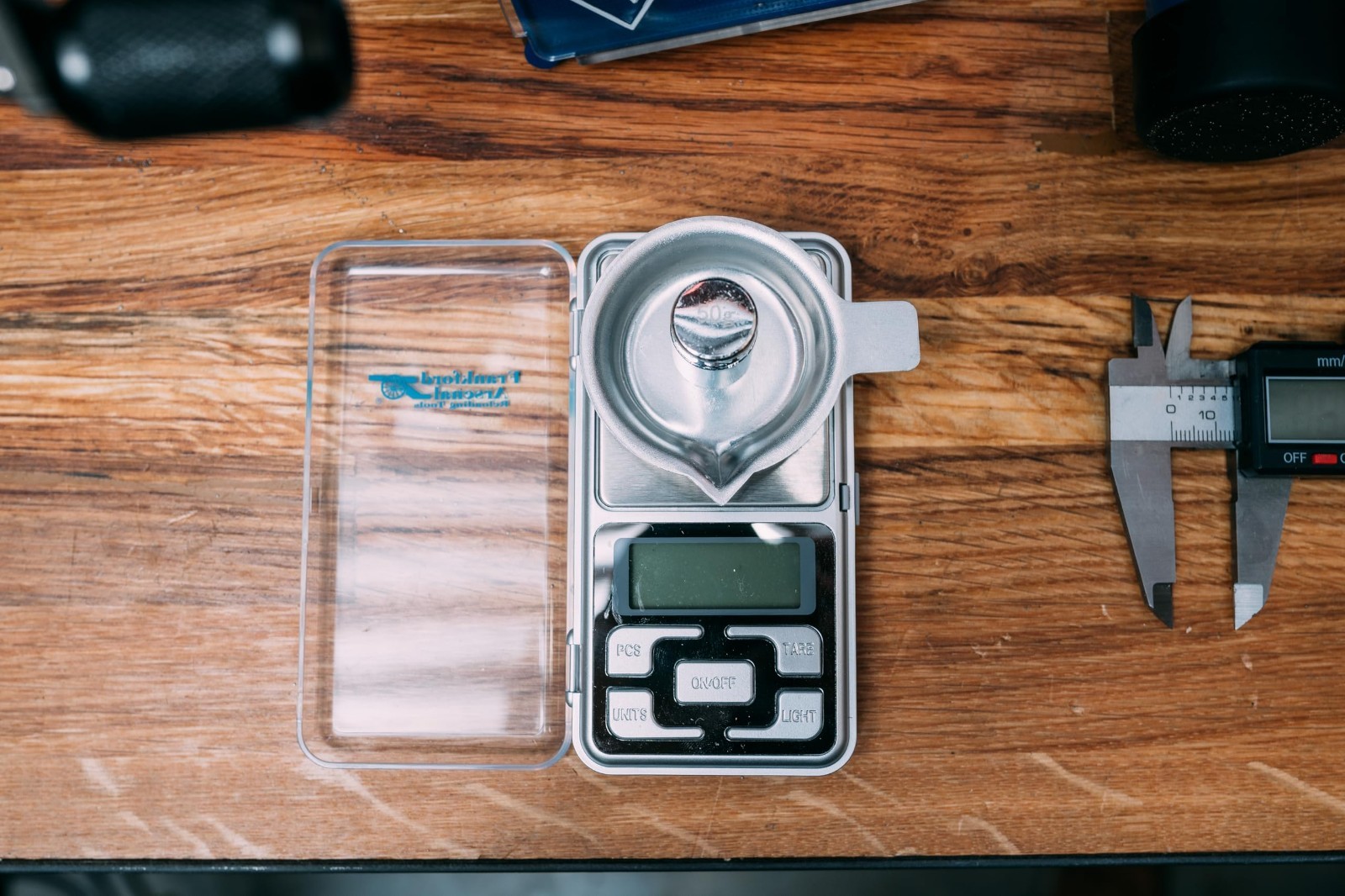 Digital Reloading Scale 750g with LCD Display - Precision Weighing for Reloading
