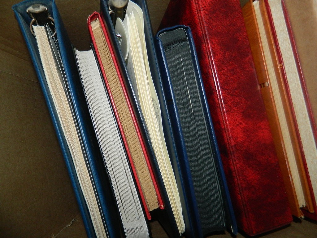 LARGE WORLD STAMPS LOT IN 8 ALBUMS OR STOCKBOOKS