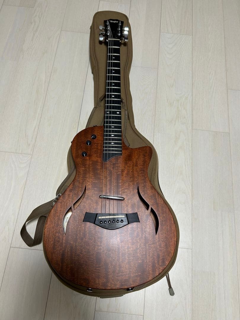 Taylor T5Z Classic Hybrid Guitar