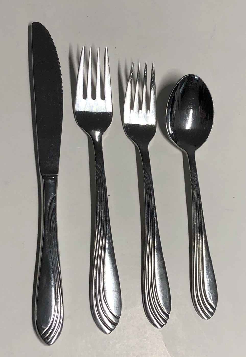 World Riva Stainless Steel Flatware Pieces Knives Forks Spoons Lot 4 Pcs