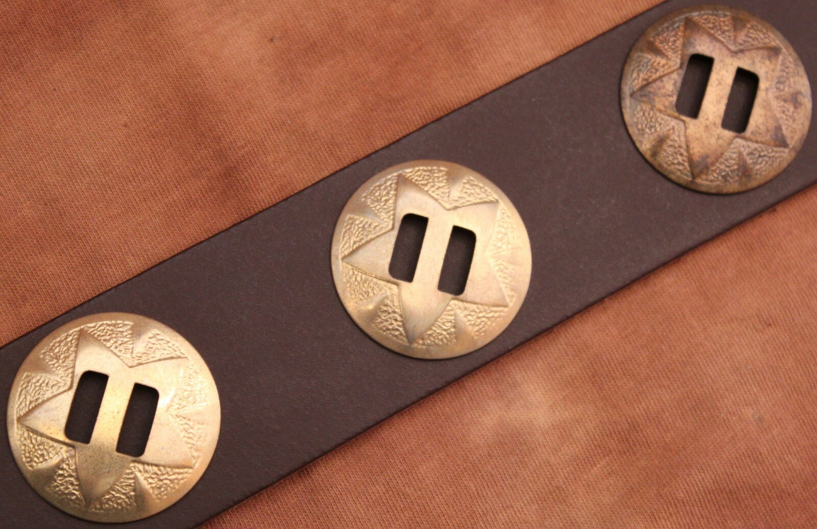 10 Concho with Star, Round / Domed / Golden Yellow - Brass Indian Cowboy 32mm