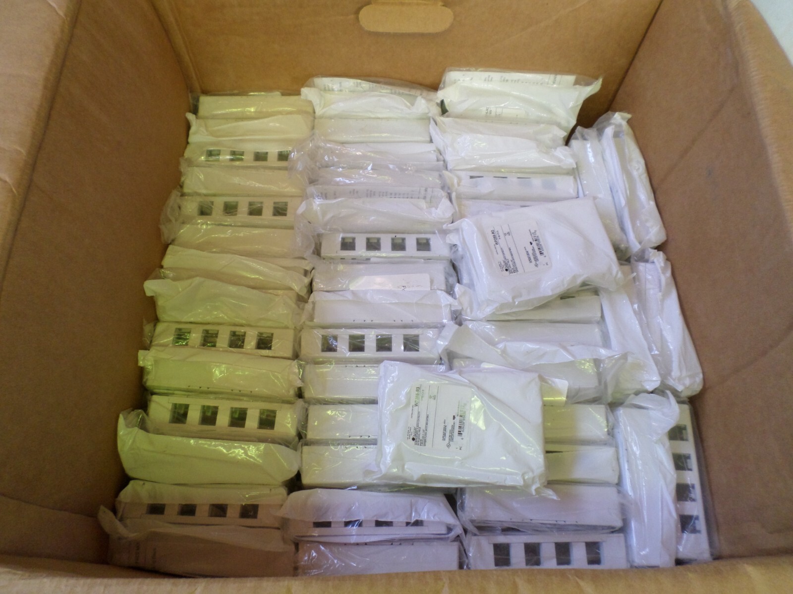 4 Port Cat6 5E RJ45 Network Surface Mount Box For Keystone Jack Insert