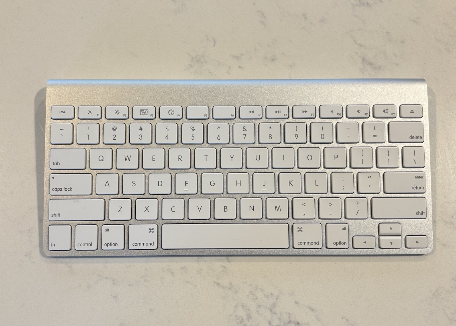 Apple A1314 Wireless Bluetooth Keyboard