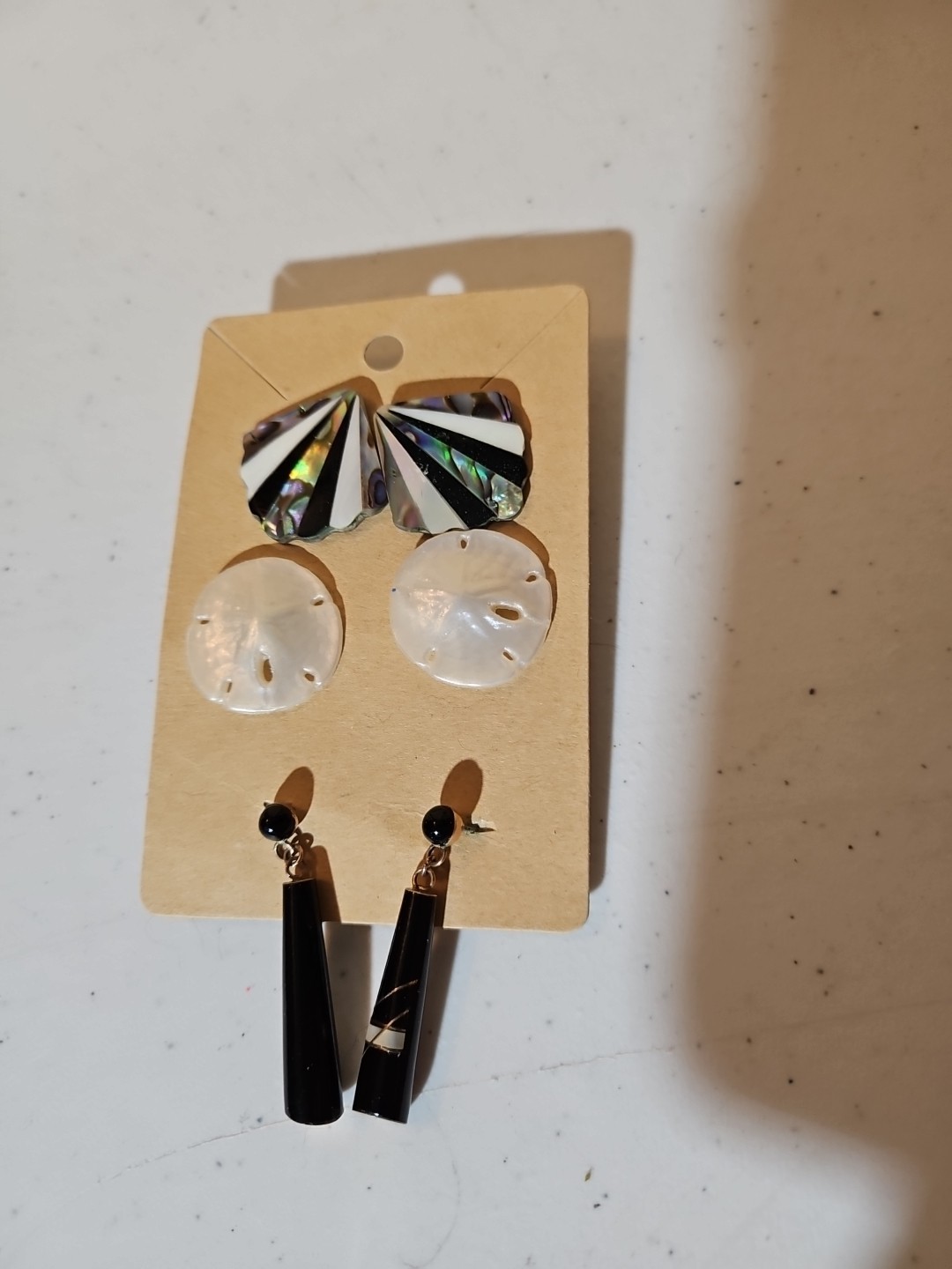 Set Of 3 Earrings With Shell materials