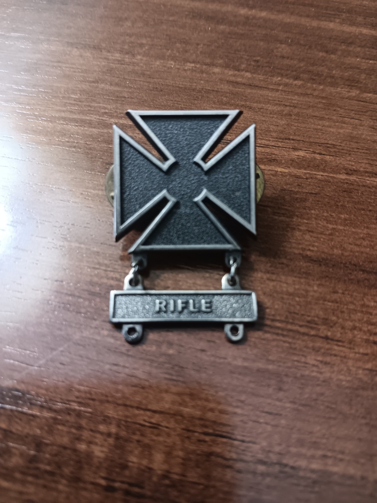 US Army Marksmanship Badge- Marksman With Bar- Dull Finish (26-389)