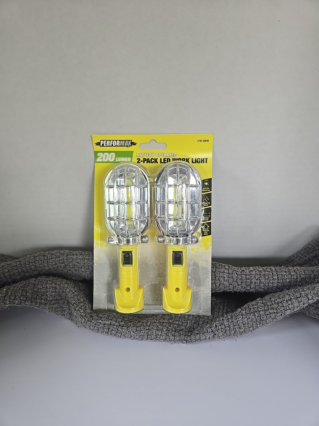 PERFORMAX 2-Pack LED Work Light - Battery Operated - 200 Lumen - New