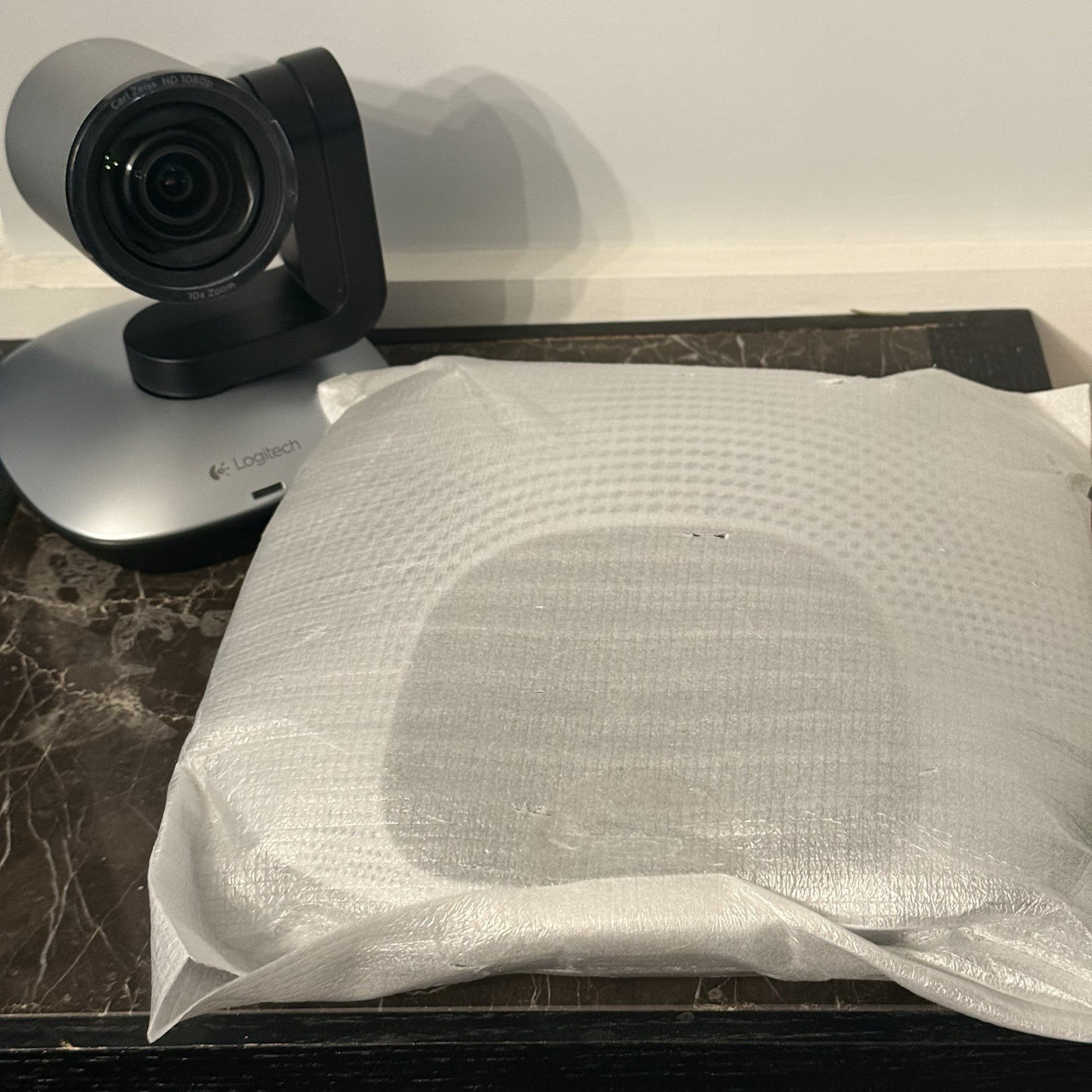 Logitech Group V-U0036 Video Conferencing System V-U0032 PTZ Camera No Cables