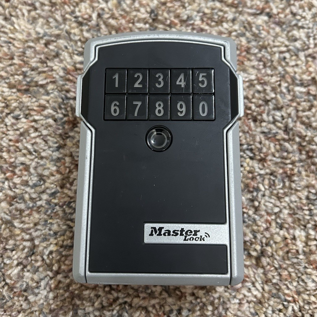 Master Lock 5441 Keypad Combination Wall-Mountable Lock Box( Code: 57863 )