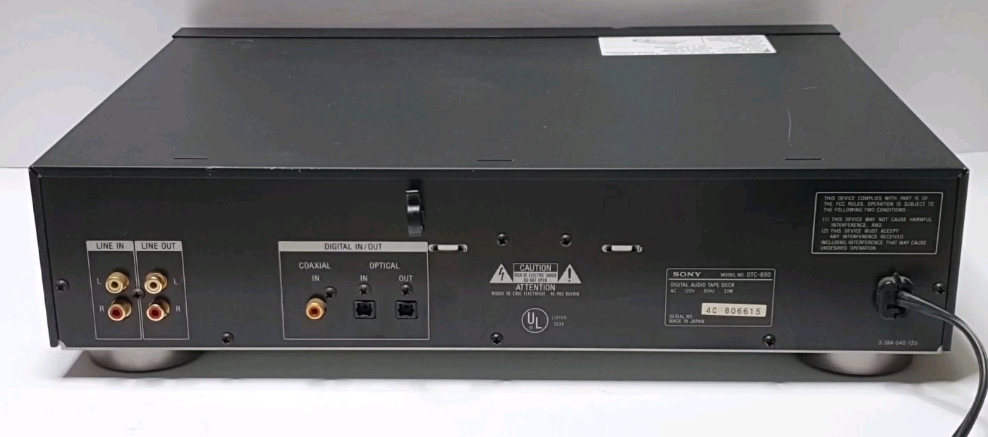Sony DTC-690 Digital Audio Tape (DAT) Recorder