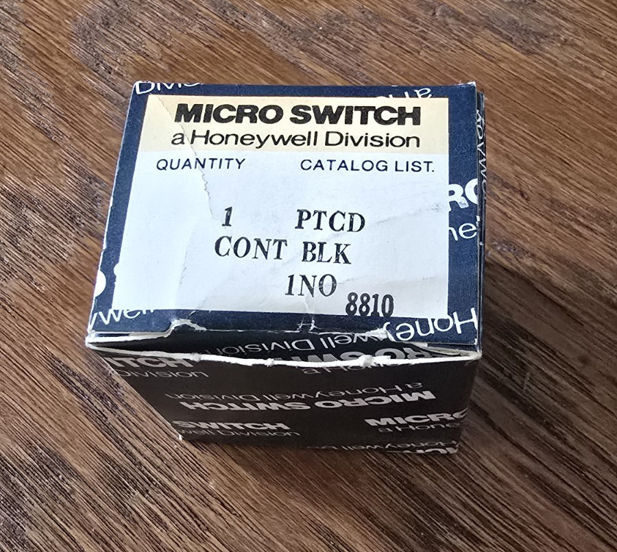 New in box Micro Switch PTCD Contact Block 1N0               (wr15/bx1)