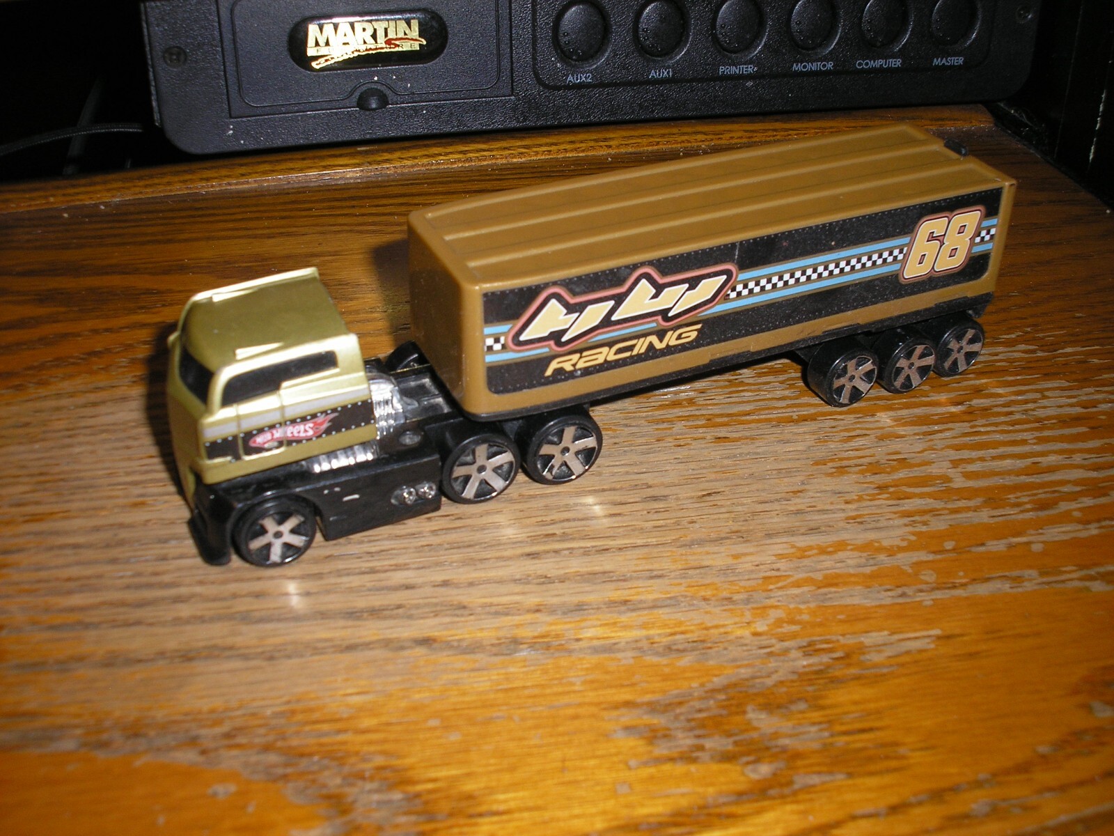 Hot Wheels Over the Road Power Trucks Cabover Semi Trailer Hauler Gold Free SH
