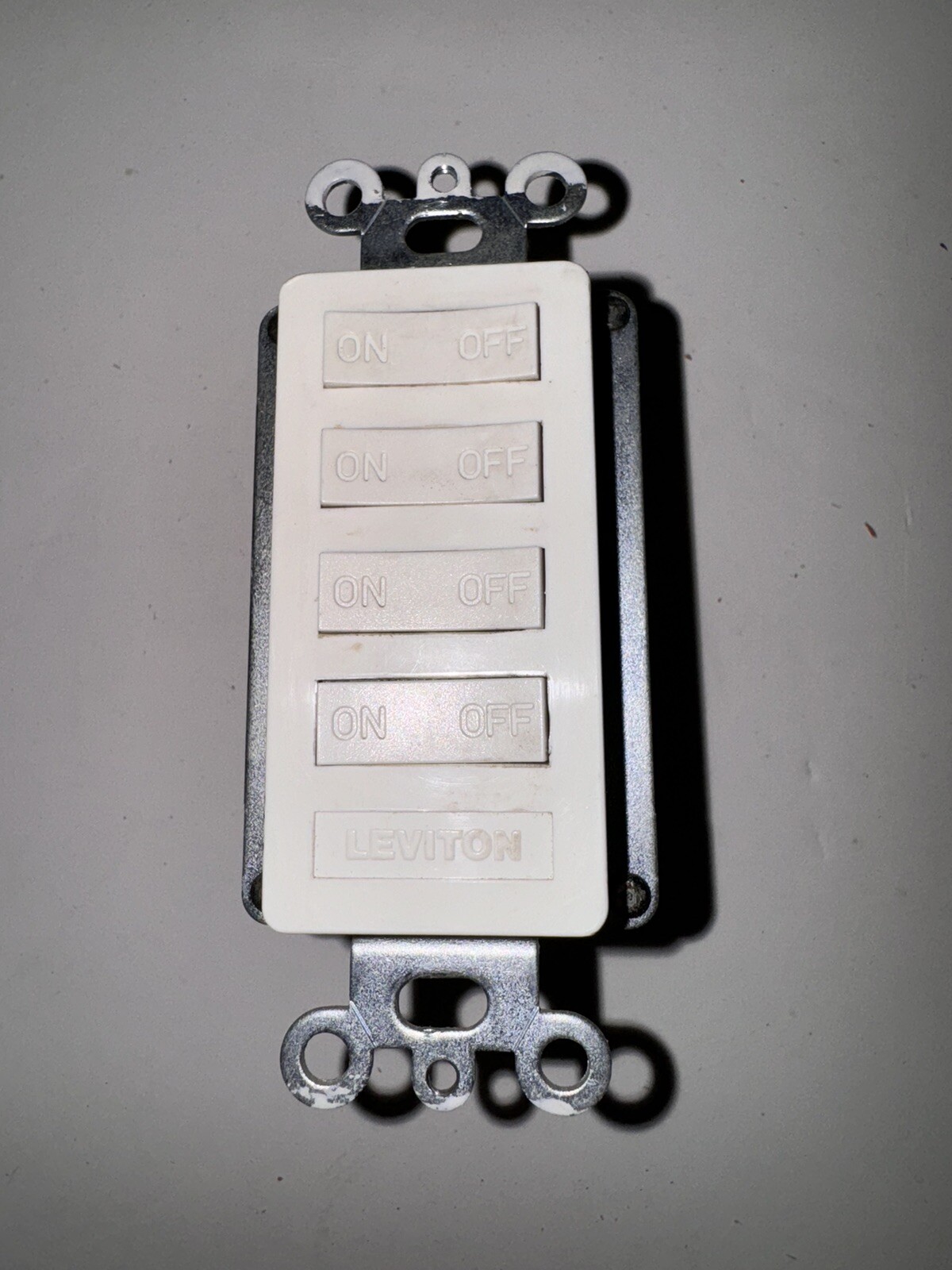 Leviton 6319-04W X10 Controller 4 ON/OFF - Used - Tested Working