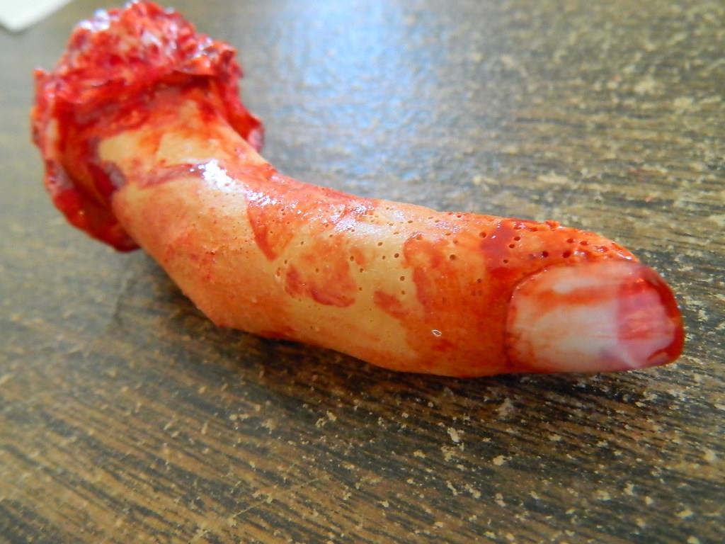 HALLOWEEN PROP -Realistic Severed Bloody Finger